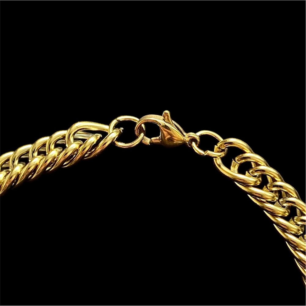 18k Gold plated Stainless Steel curb 8.3 inch long and 7mm bracelet - Gold - Picture 4 of 4